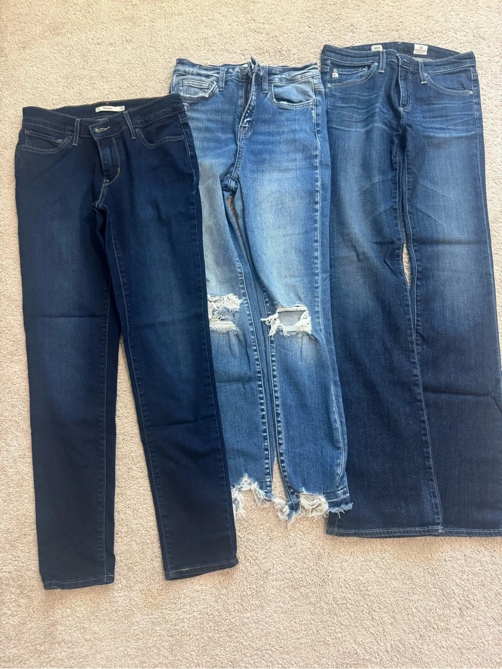 Women’s jeans! AG/Levi/flying monkey like new size 29